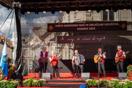 Veselo razpoloženje tudi na drugi festivalski dan Dnevov narodnih noš in oblačilne dediščine v Kamniku (22)